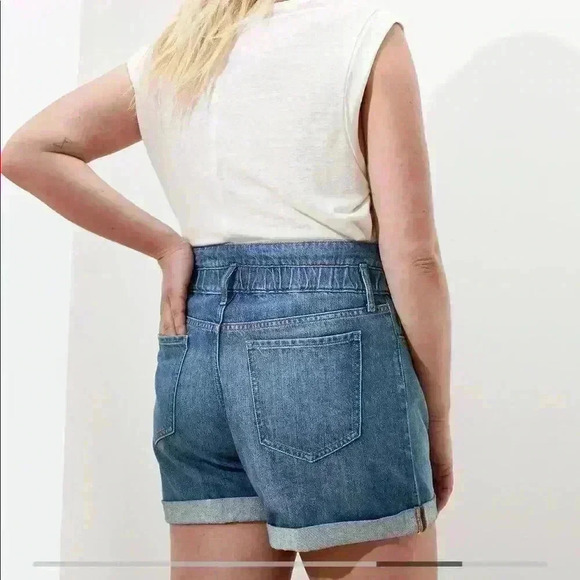 Banana Republic Petite High-Rise Pieced Pull-On Denim Short - Picture 4 of 9